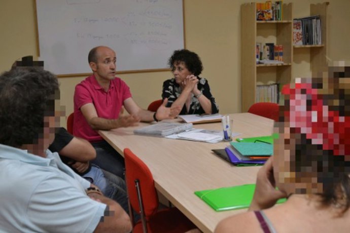 Profesionales sanitarios colaboran con un programa de Cáritas