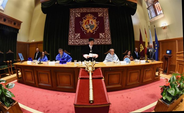 Inauguración do curso da USC con Antonio López