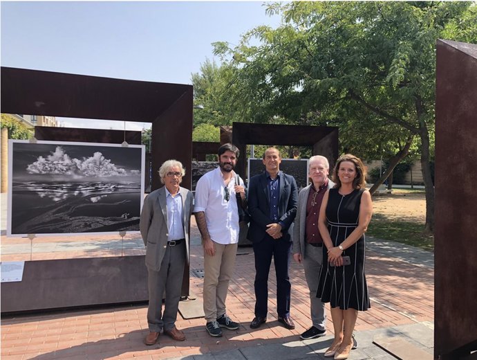 Inauguración de la exposición 'Sebastião Salgado. Génesis' en Tudela.