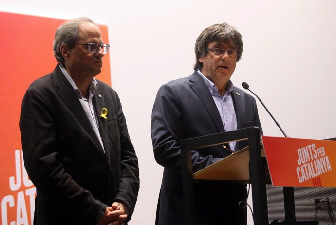 Quim Torra y Puigdemont en una rueda de prensa en Bruselas