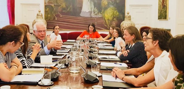 Borrell, con la Plataforma de Mujeres Diplomáticas