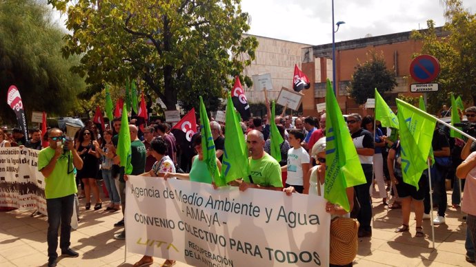 Concentración de UITA, CGT, y Atila con trabajadores de la Amaya