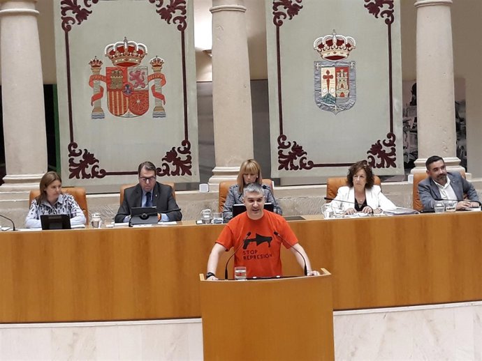 El portavoz de Podemos, Germán Cantabrana en el Debate Estado Región