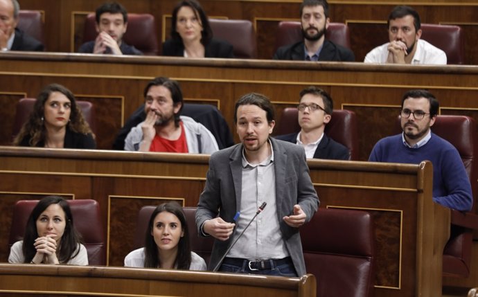 Pablo Iglesias y diputados de Unidos Podemos 