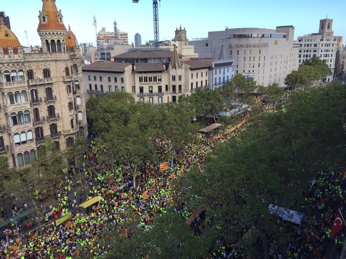 Vista del Passeig de Gràcia durant la Diada 2017