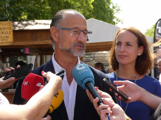 Luis Fuentes y Pilar Vicente, de Ciudadanos. 6-9-2018