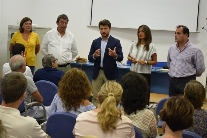 Reunión de Beltrán Pérez con vecinos de la Macarena