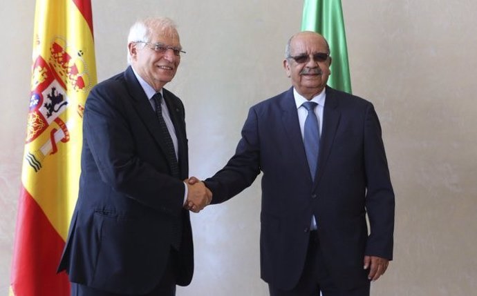 Borrell y su homólogo argelino, Abdelkader Messahel