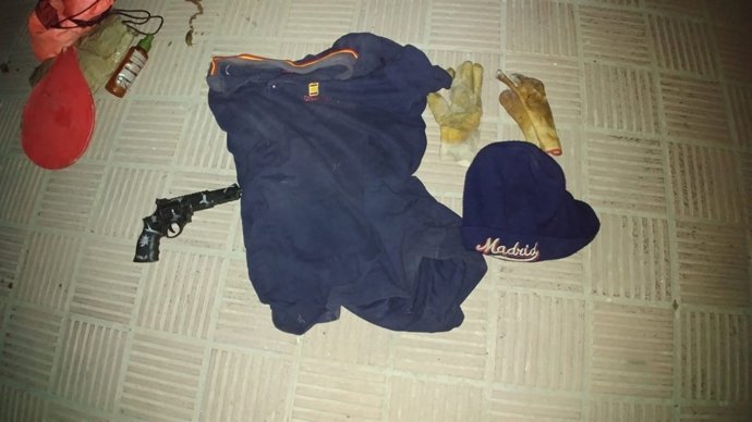 Ropa utilizada por un hombre detenido por un atraco en Matalascañas.