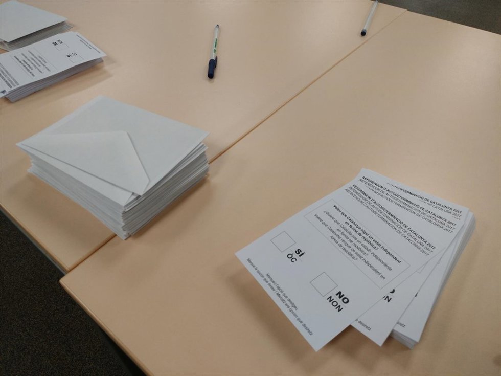 Papeletas y sobres del referéndum ilegal del 1-O