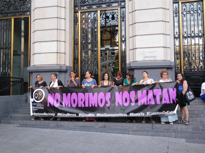 Concentración en la plaza de España de Zaragoza.