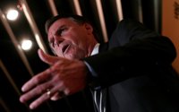 Apuñalan en el abdomen al candidato a la Presidencia de Brasil Jair Bolsonaro durante un acto de campaña electoral
