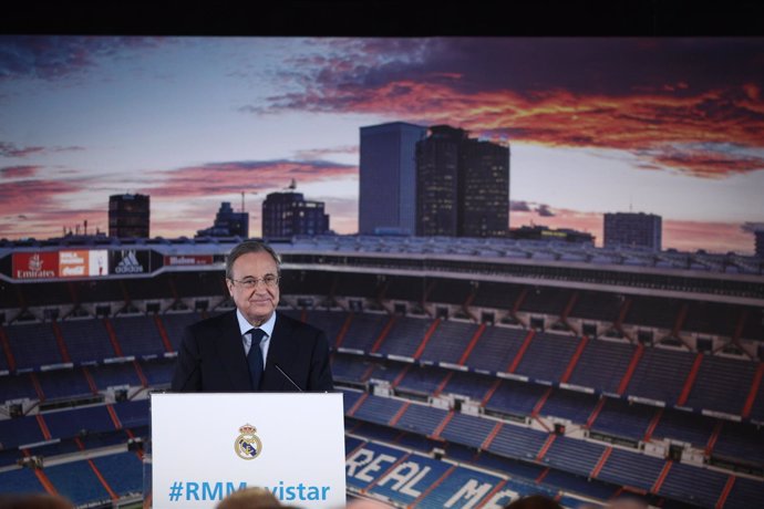 Florentino Pérez en la presentación del jugador Jesús Vallejo en el Bernabéu