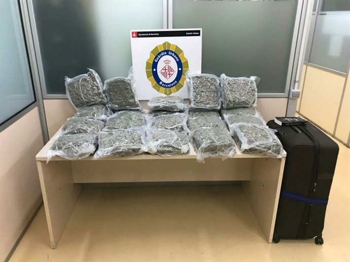Marihuana decomissada de l'interior d'una maleta a Barcelona