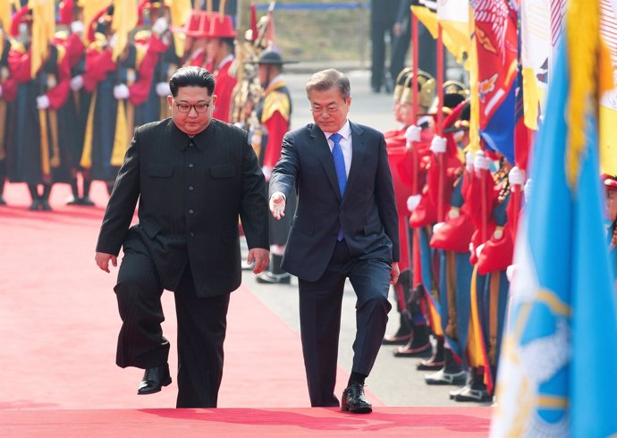 Los líderes de las dos Coreas se reúnen en una histórica cumbre