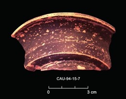 Pieza de cerámica de barniz negro rescatada en Coria del Río