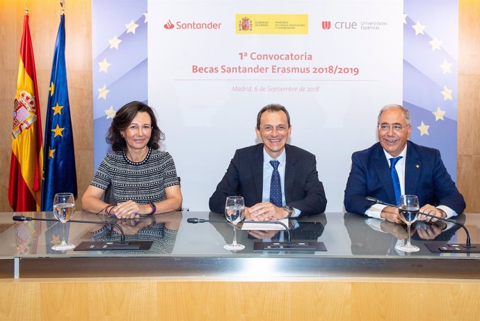 Botín, Duque y Fernández en la firma del programa 'Becas Santander Erasmus'
