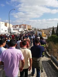 Los trabajadores de astilleros en San Fernando finalizan el corte de carretera y vuelven a la factoría