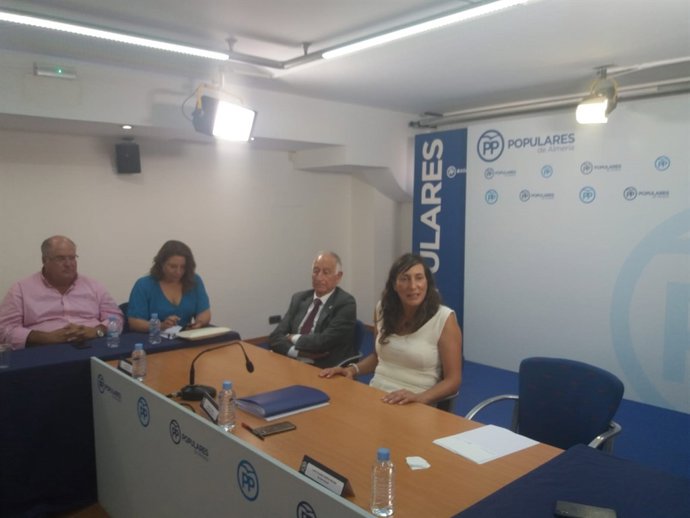 Loles López en el comité de dirección del PP de Almería