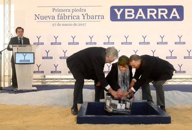 Colocación de la primera piedra de la nueva factoría de Ybarra