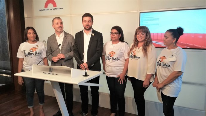 Jaume Collboni i Pol Gibert (PSC) amb l'associació de cambreres