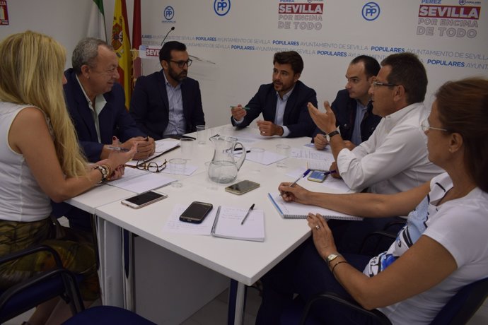 Beltrán Pérez se reune con representantes de la venta ambulante