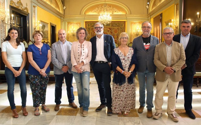 El alcalde de Lleida Félix Larrosa, con el equipo de Gobierno
