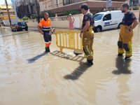 Bomberos rescatan en Santa Pola a una anciana inmovilizada por la lluvia