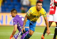 Rubén Castro guía la exhibición de Las Palmas y el Mallorca gana en el último suspiro