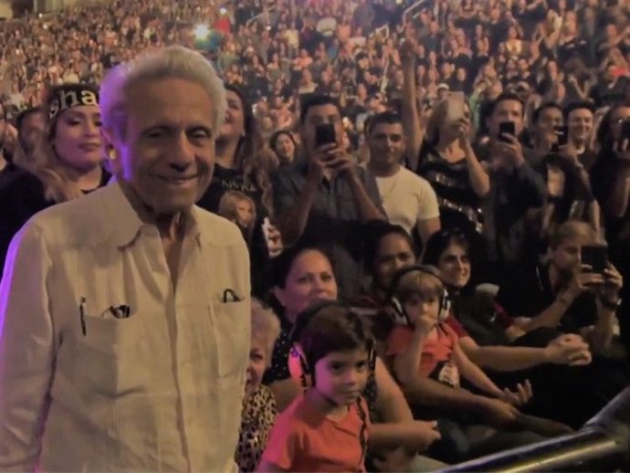 Milan, Sasha y el padre de Shakira en el concierto de San José