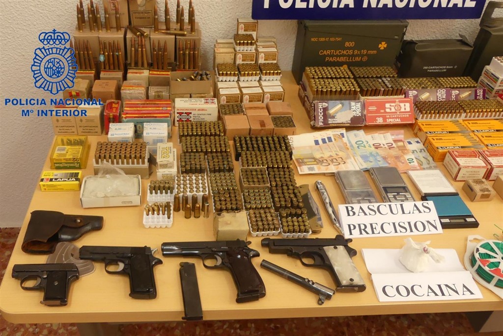 La Policía desmantela un punto de depósito de armas y munición en