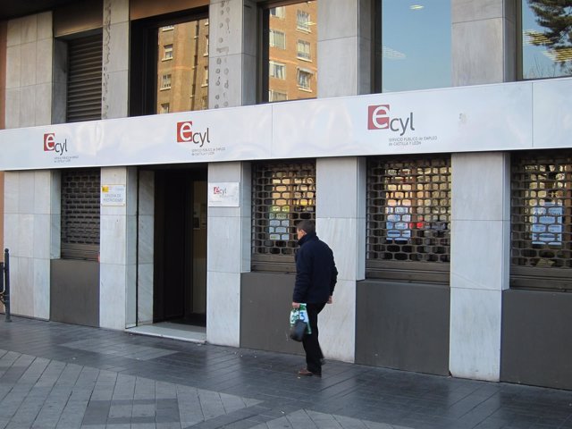 Imagen De Una Oficina Del Ecyl En Valladolid