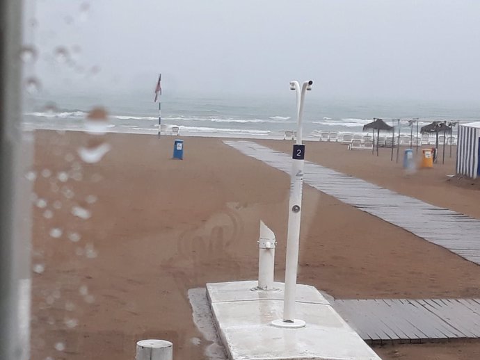 Playa de Gandia con lluvia