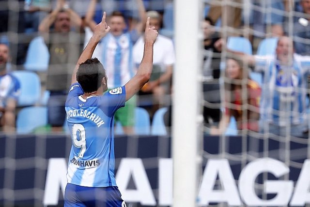 Gustavo Blanco celebra un gol con el Málaga