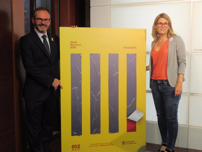 El vpte.Del Parlament J.Costa y la portavoz E.Artadi con el cartel de la Diada.