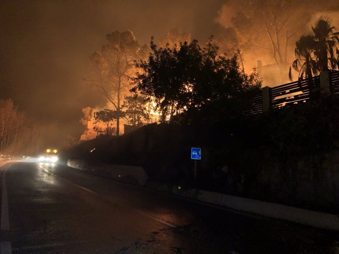 Incendio declarado en Llutxent (Valencia) en la parte afectada de Barx (Valencia