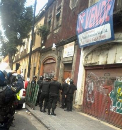 Se derrumba una escuela abandonada en el centro histórico de Ciudad de  México