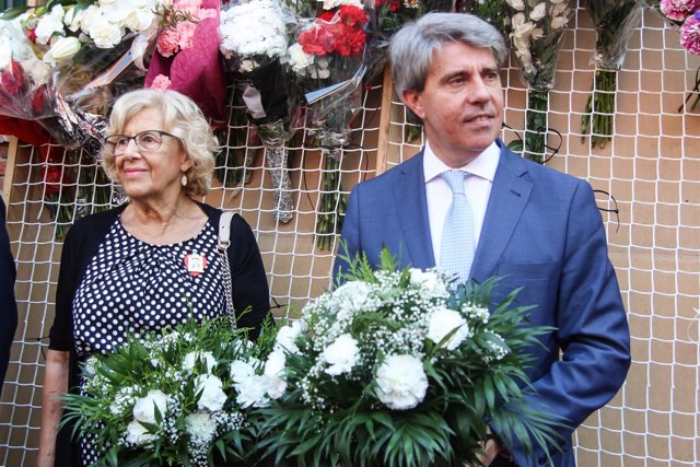 Ofrenda floral en las fiestas de La Paloma de Madrid en la que participan los re
