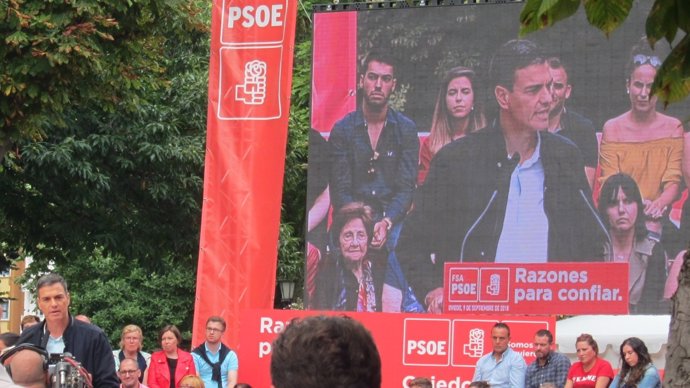 Pedro Sánchez en un acto en Oviedo