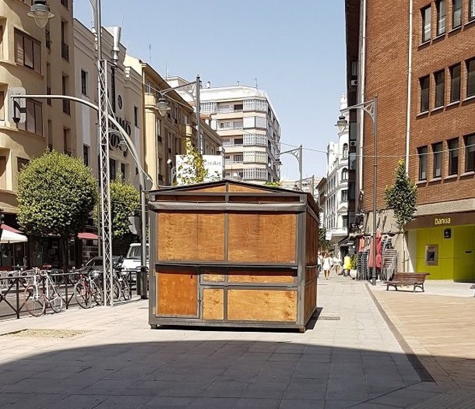 Una de las casetas instaladas en Claudio Moyano esquina María de Molina