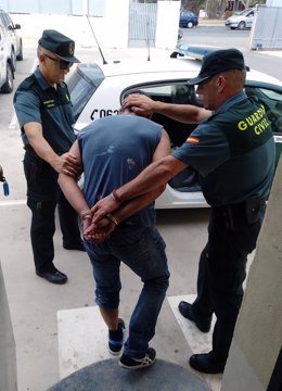 Detenidos dos jóvenes por atracar una persona a la salida de un salón de juegos 