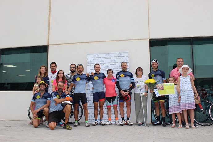 Los participantes en 'En bicicleta contra el cáncer' llegan a València