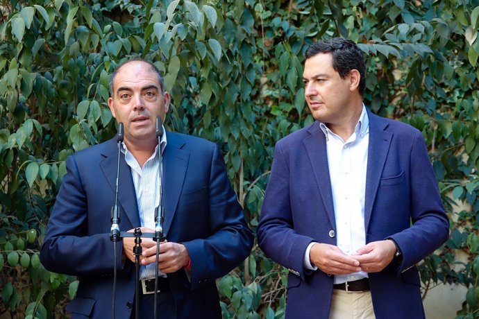 En Sevilla, el presidente del PP-A, Juanma Moreno, se reúne con el presidente de