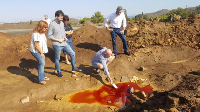 Miembros de Podemos con afectados por Metales Pesados