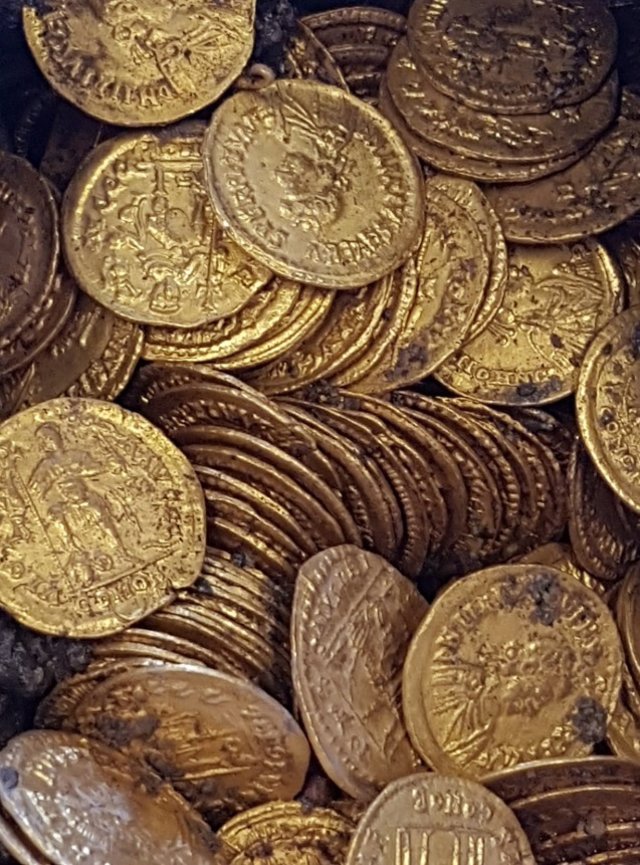 antiguas monedas de oro romanas