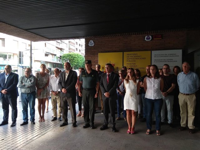Minuto de silencio en Delegación de Gobierno por el crimen de Borriol