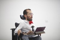 Echenique considera "insostenible" la situación de Montón, tras la manipulación de las notas de su máster