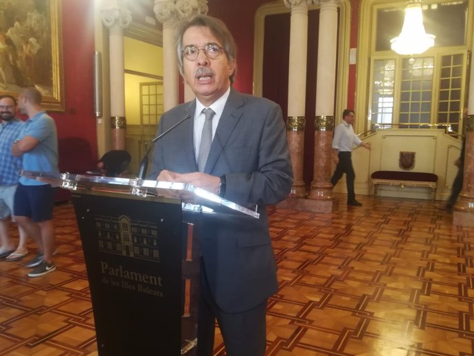 El portavoz de Cs Baleares, Xavier Pericay, en el Parlament