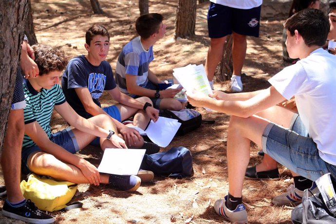 Alumnos repasan antes de la Selectividad