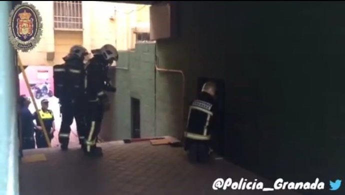 Bomberos en el edificio de Casería de Montijo